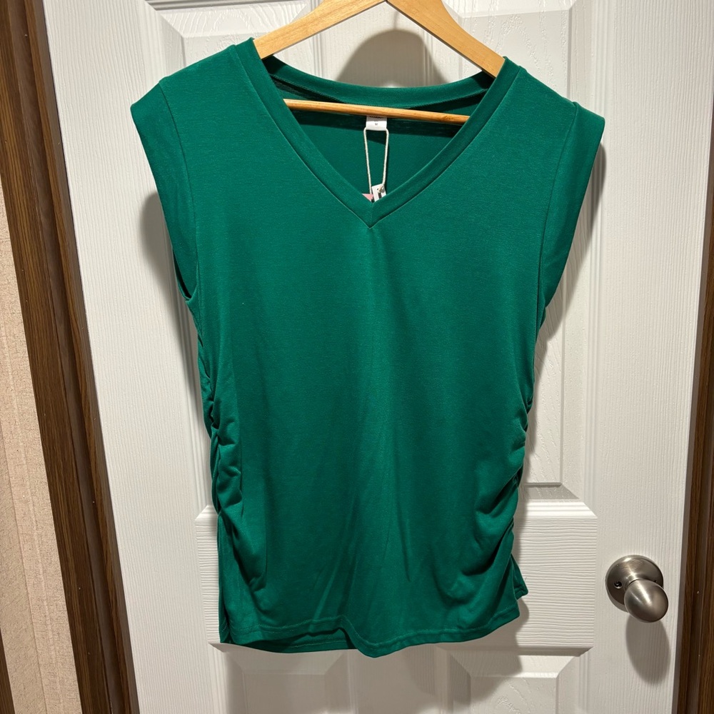 Elgogy Green V-Neck Sleeveless Top NWT